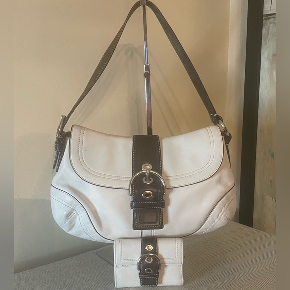 Coach Handbags - Y2K Coach F10910 Soho Leather Buckle Flap Hobo Bag w/matching wallet